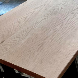 Aurora Table - Red oak wood grain